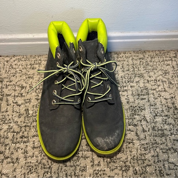 Timberland Green & Safety Grey Suede 6” Premium Waterproof Boots Size 4 Kids - Picture 4 of 10